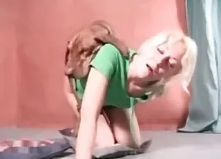 Blondie in Green Seducing Hot Mutt for Zoo Sex